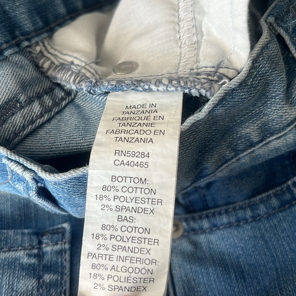 Hi, selling these incredible jeans for kids in size S. - Picture 7 of 7